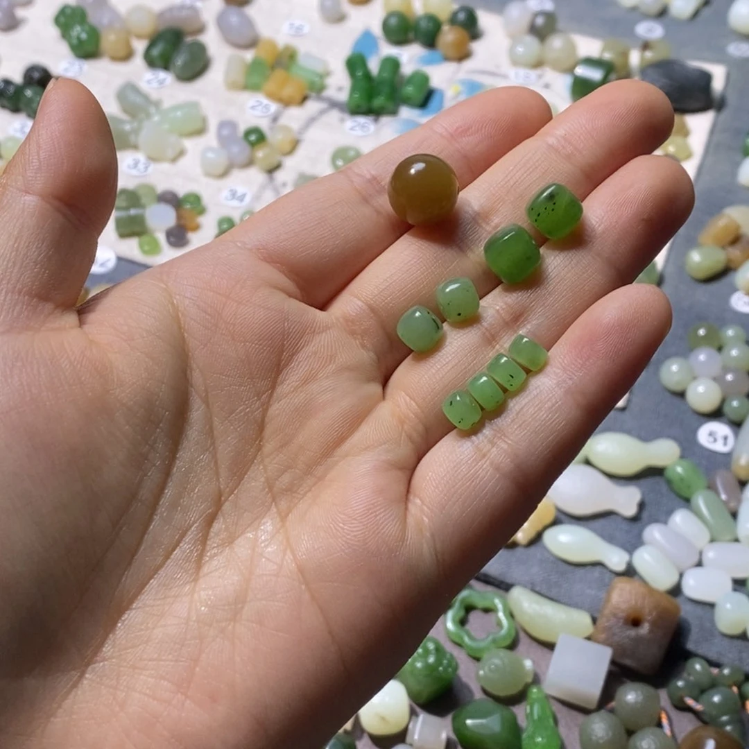 和田玉未镶嵌颈饰闲**火