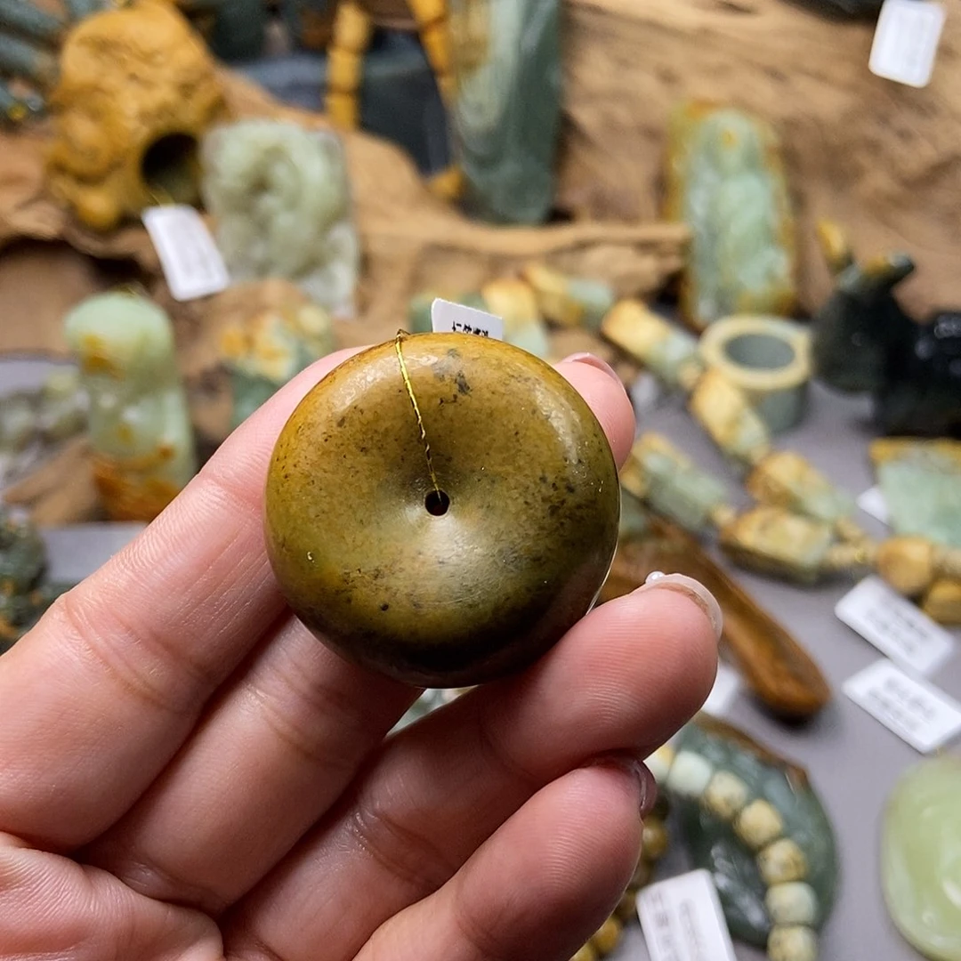 岫岩河磨玉（透闪石质玉）挂坠未镶嵌