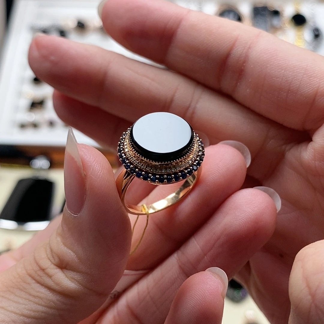 翡翠戒指18K金镶嵌墨翠