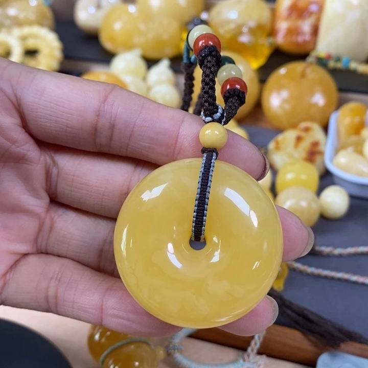 琥珀裸石未镶嵌平安扣