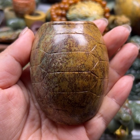 未镶嵌岫岩河磨玉（透闪石质玉）把件