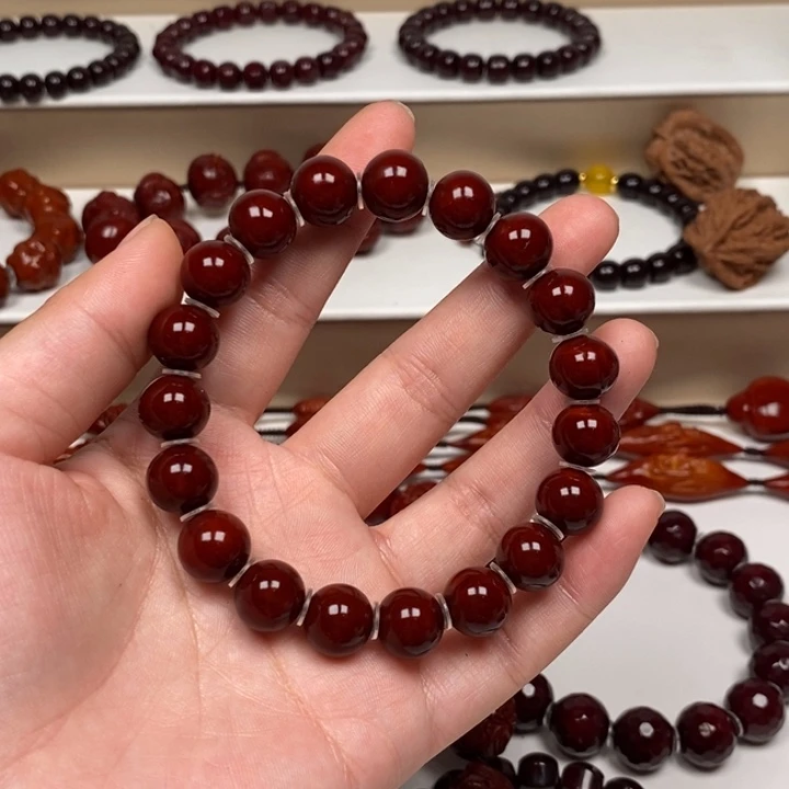 你***逢橄榄核雕刻工艺的发展