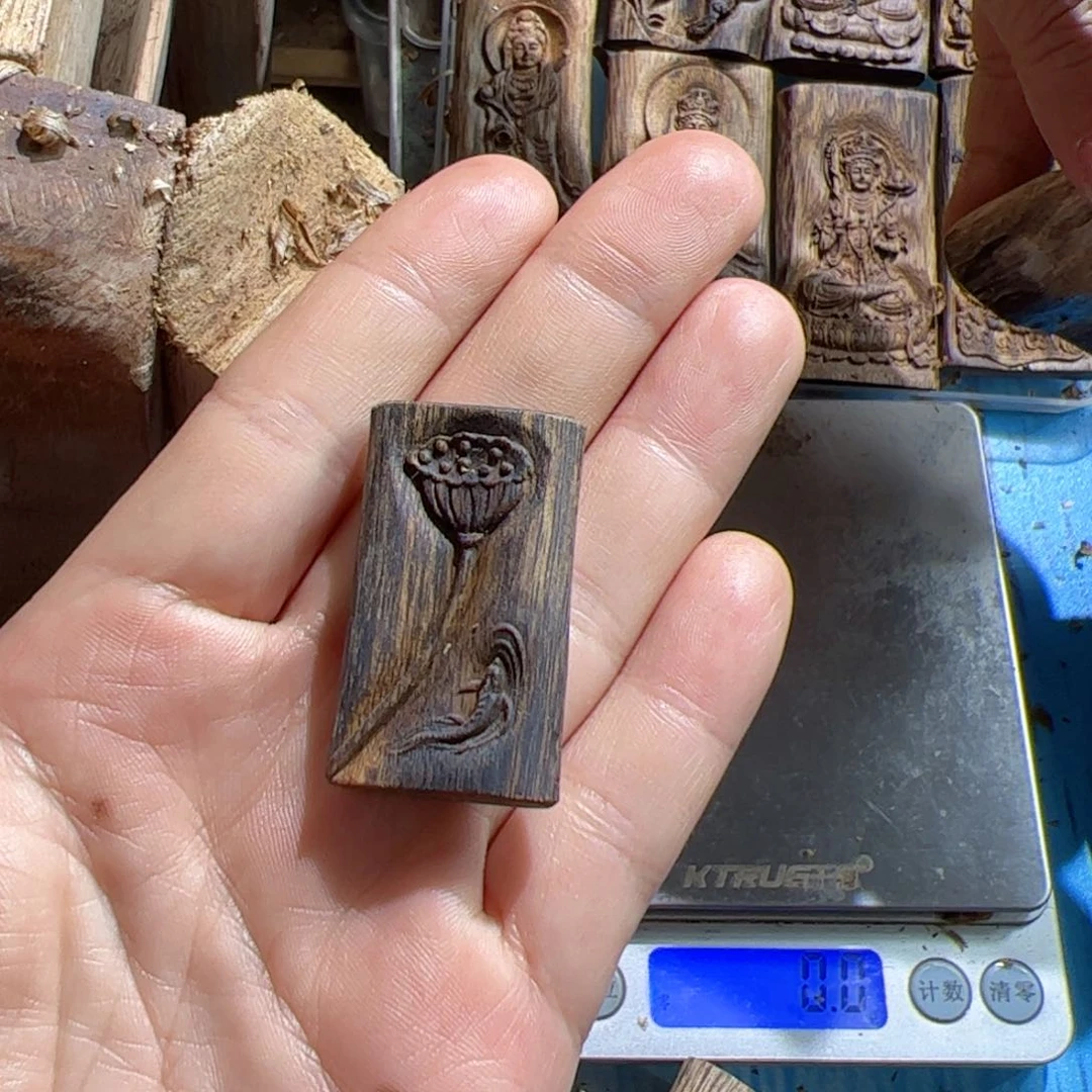 沉香吊坠白棋莲蓬4.8克