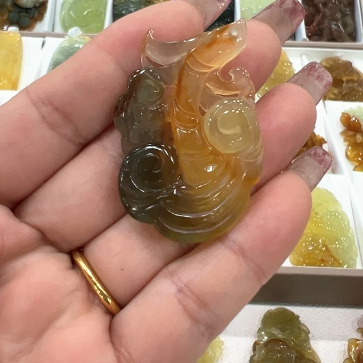 蛇纹石玉未镶嵌颈饰