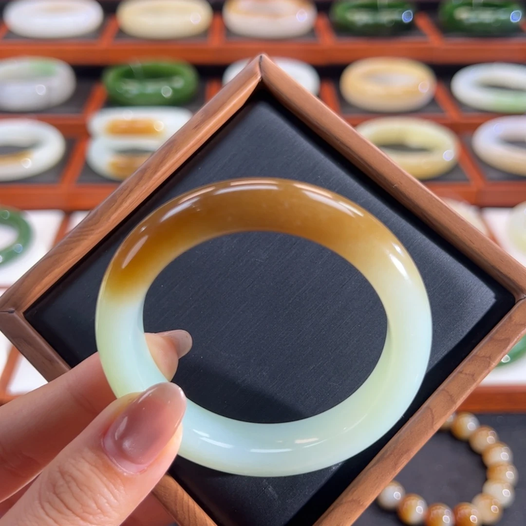 和田玉（翠青玉）未镶嵌手镯奶翠糖