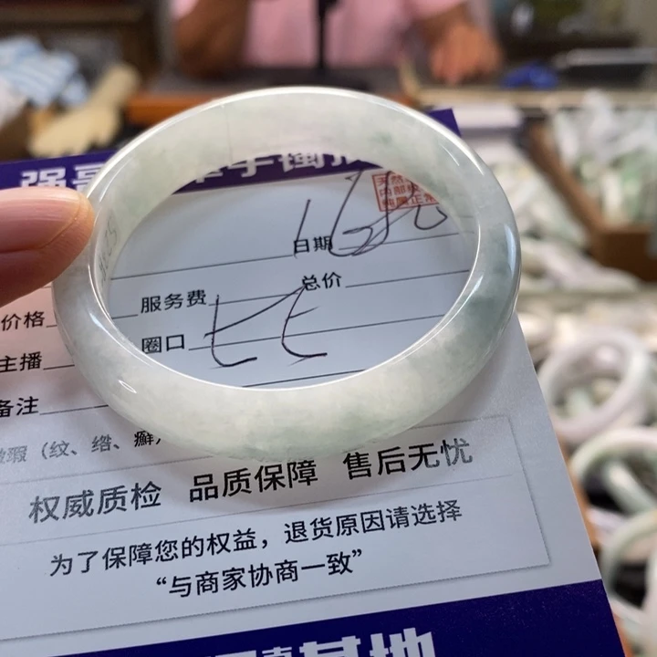 翡翠手镯未镶嵌翡翠手镯未镶嵌