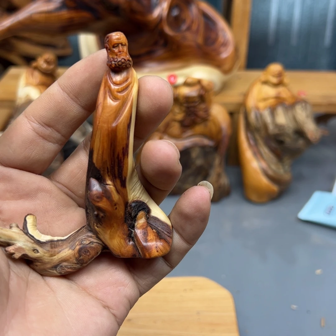 叼***迪木崖柏木摆件手把件
