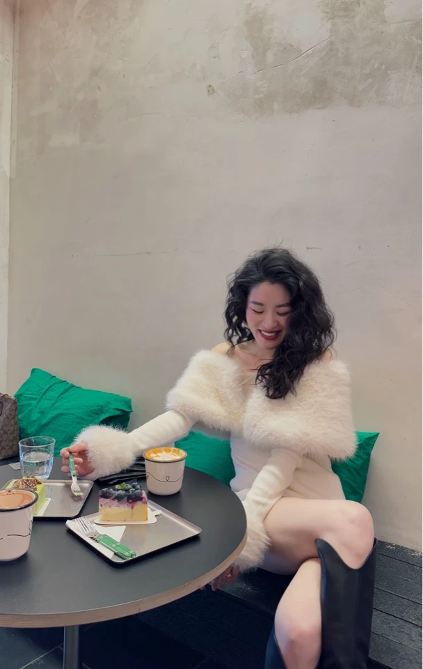 MIRROR （涛姐精选）NanaJacqueline 刘亦菲同款一字肩毛领针织套装