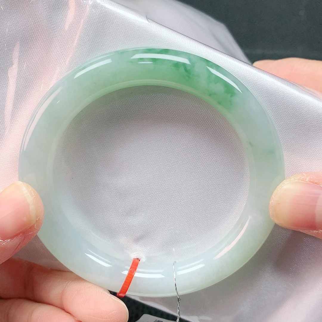 翡翠手镯未镶嵌53圈