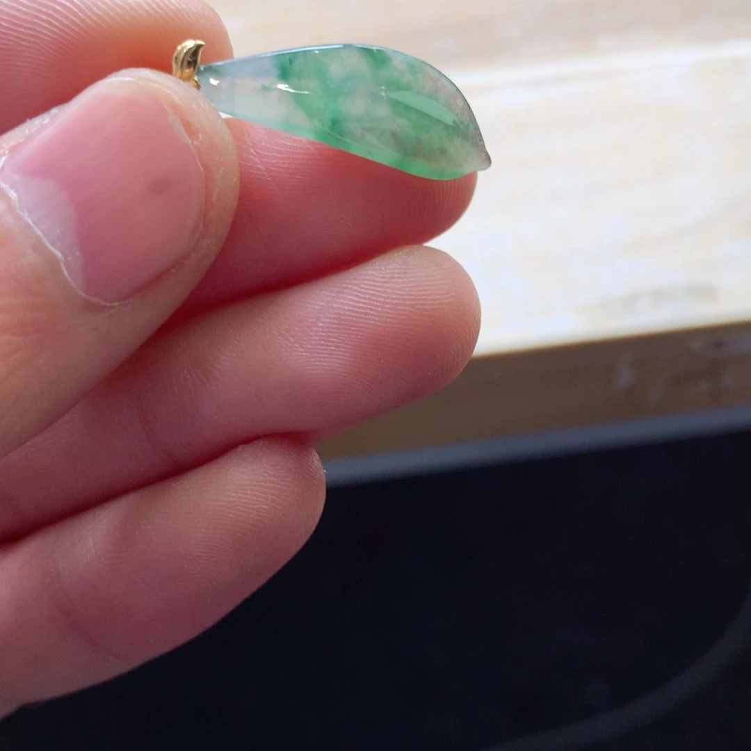 翡翠颈饰18K金镶嵌吊坠