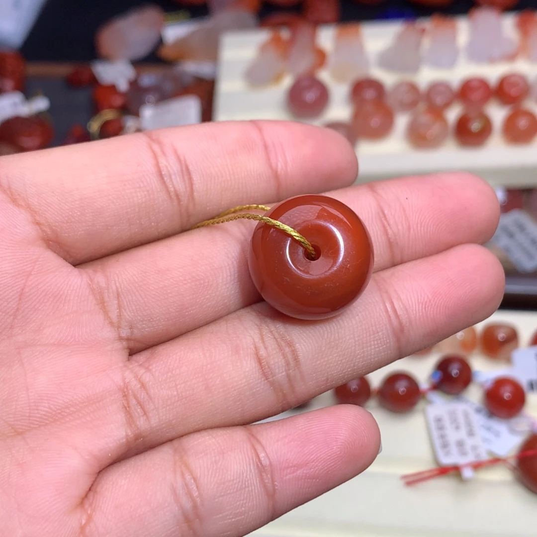 无***优南红玛瑙未镶嵌珠宝半成品平安扣