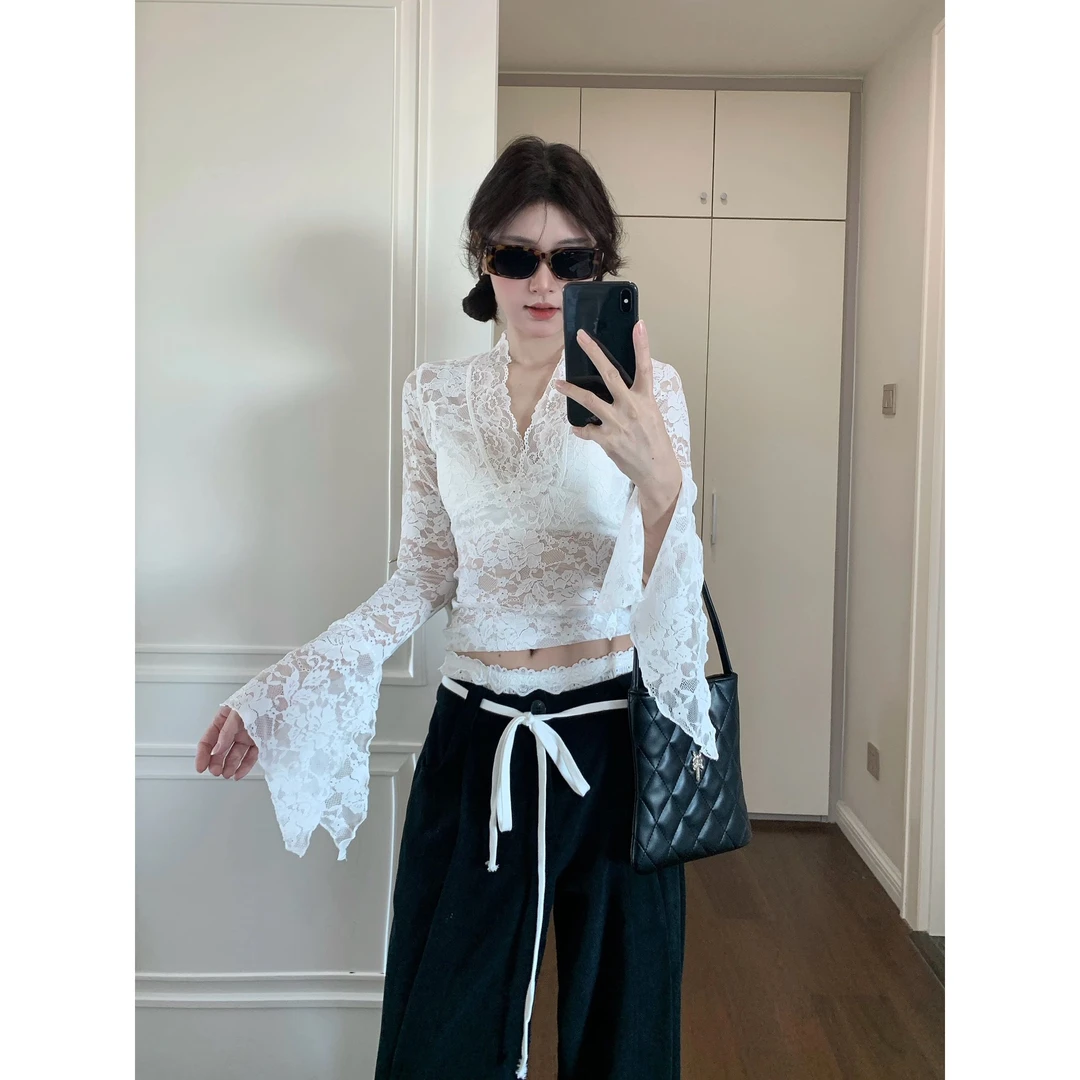 【现货】法式重工镂空v领长袖t恤女秋季御姐风蕾丝花边喇叭长袖上衣