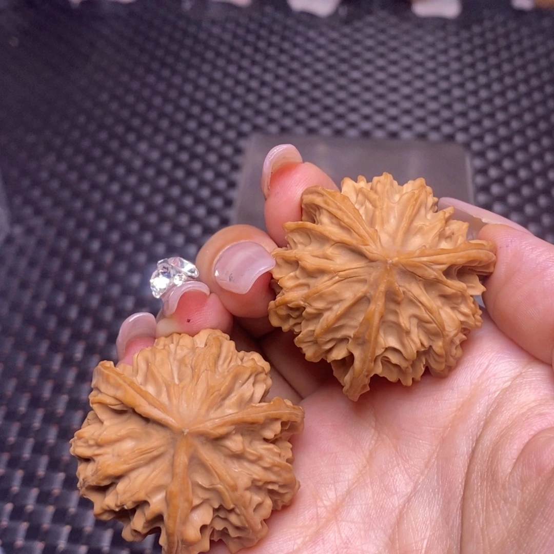 文玩核桃吊坠岐山球奔40