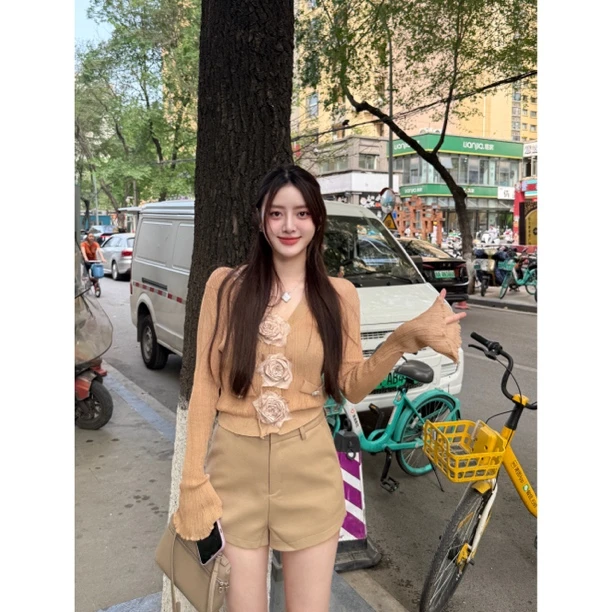 喇叭袖高腰修身型毛针织衫薄款修身辣妹设计感长袖气质短款上衣