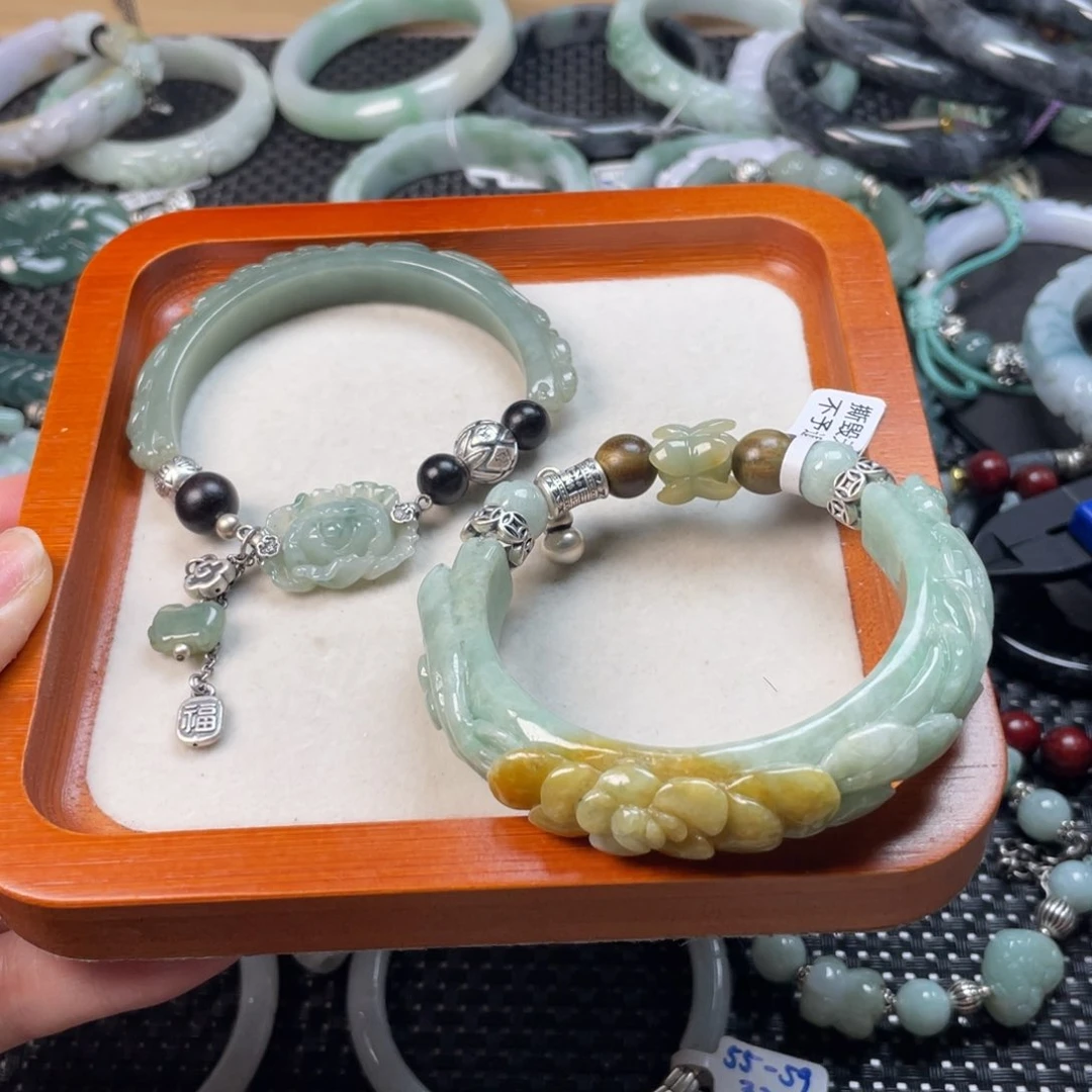 翡翠未镶嵌吊坠(赠链)?**?