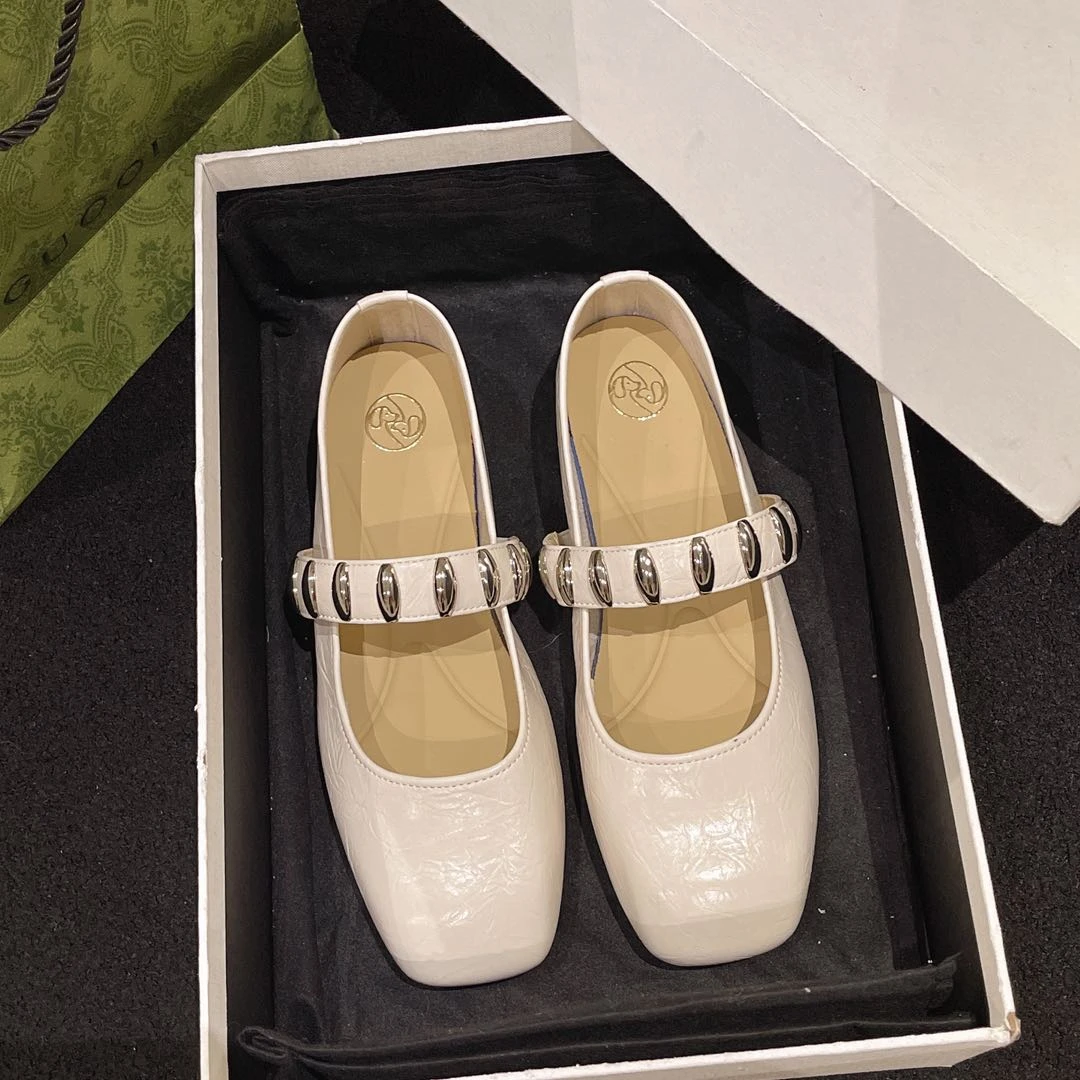 56033916百搭夏季软底复古法式粗跟平底方头