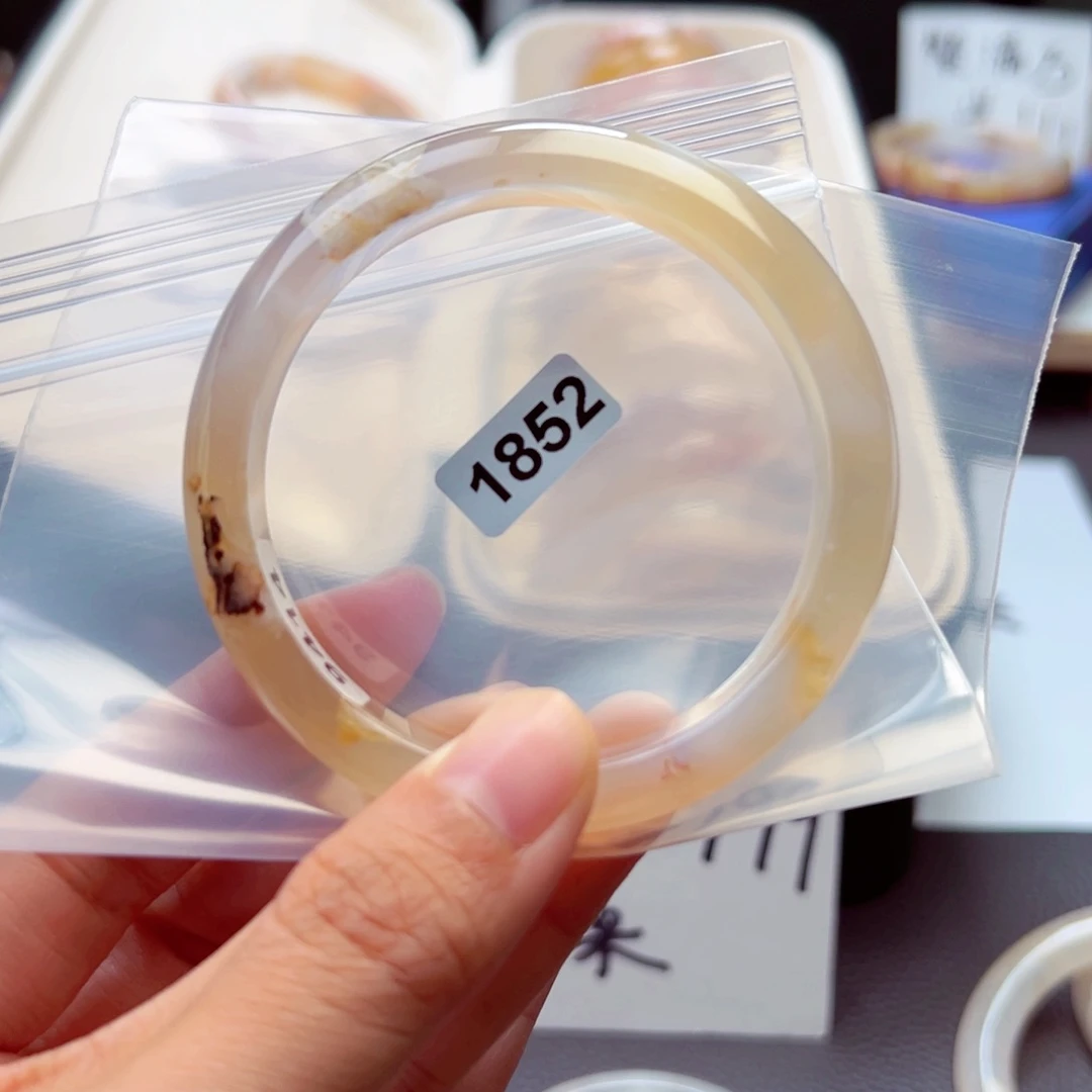 玛瑙/玉髓手镯未镶嵌?****