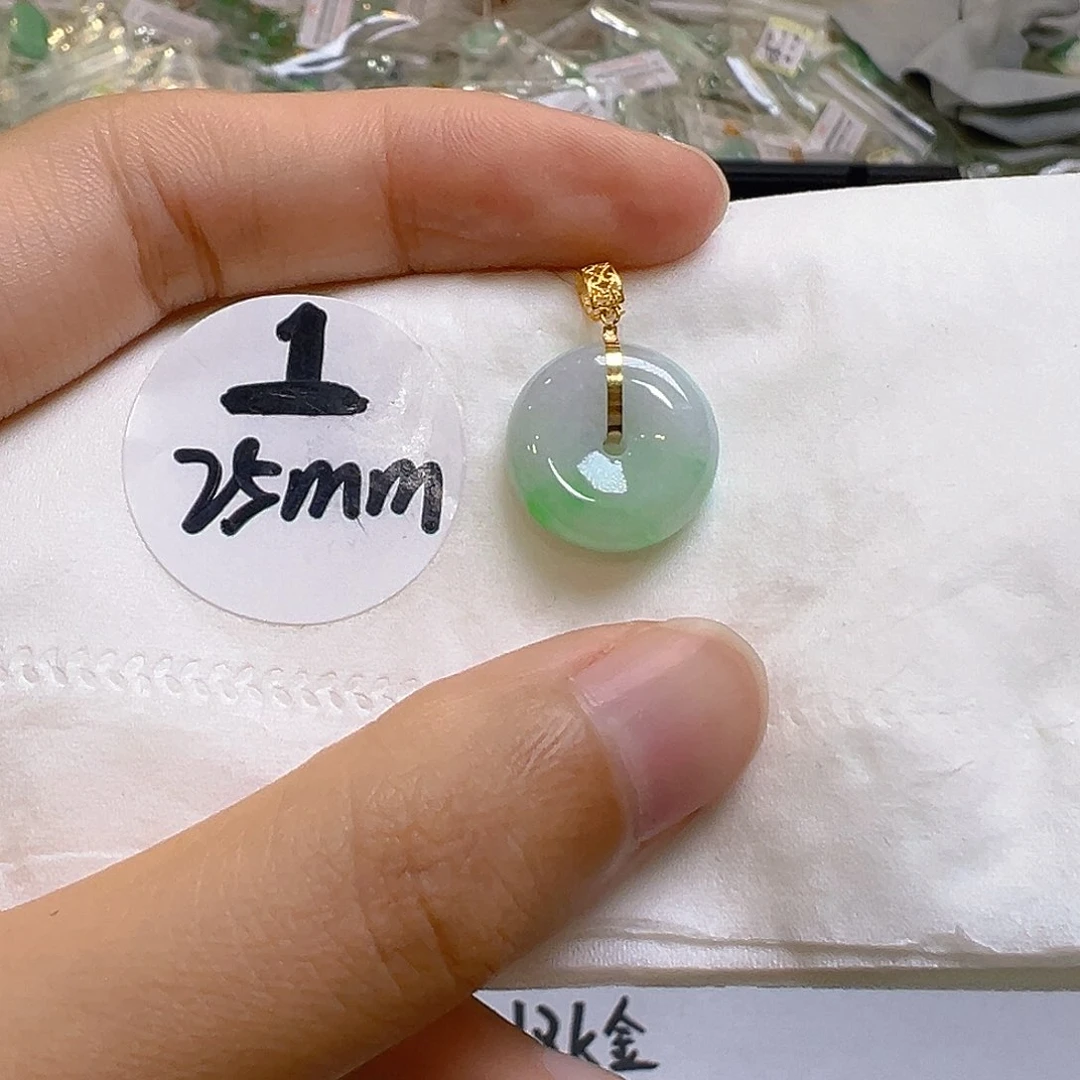 翡翠18K金镶嵌颈饰翡翠