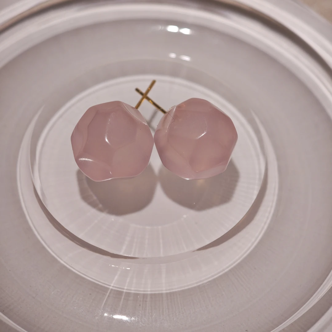 粉黛马岛果冻蜜桃耳钉，多样性发货