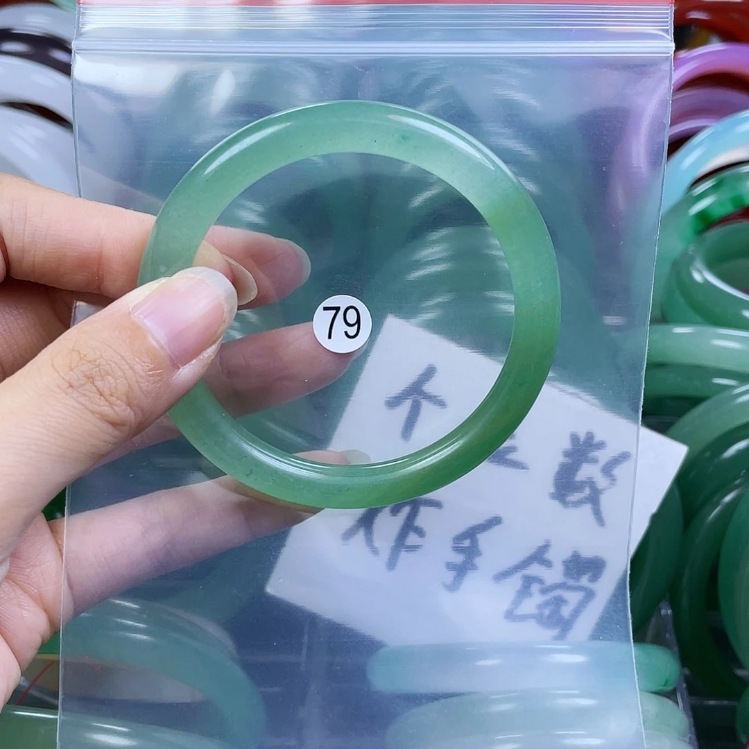 石英质玉手镯未镶嵌56