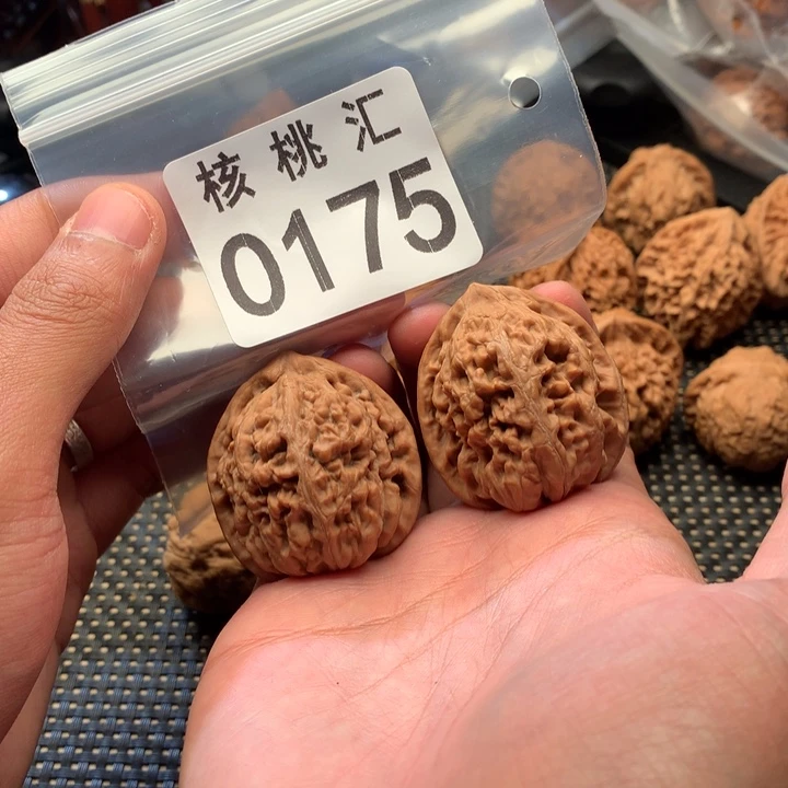 杜***克文玩核桃吊坠凤凰台