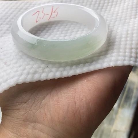 马***样石英质玉（金丝玉）未镶嵌手镯加工定制