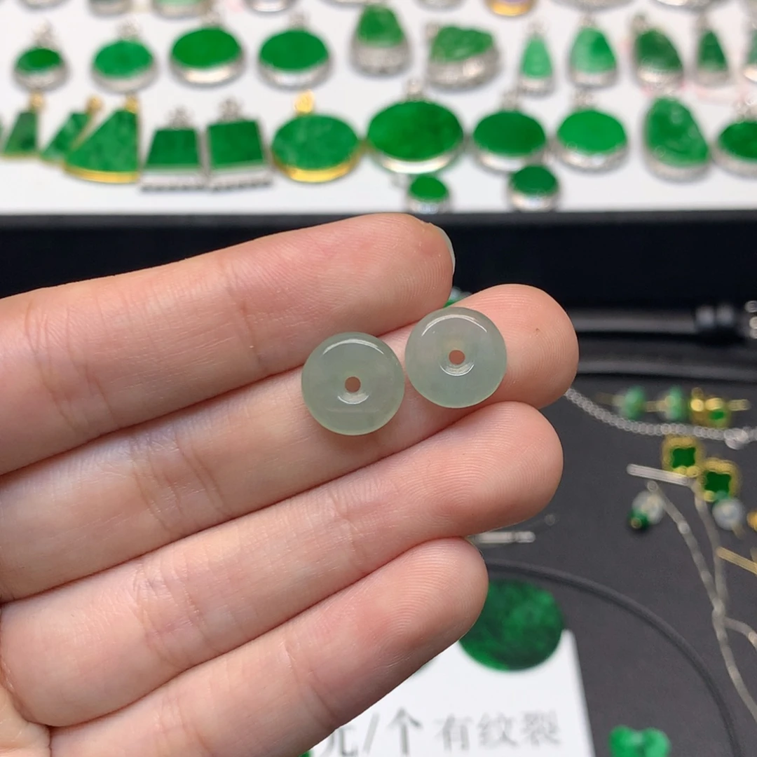 翡翠未镶嵌颈饰有纹裂