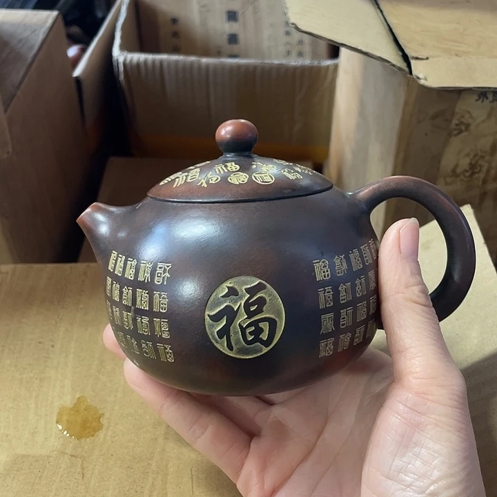 茶壶紫砂矿泥料手工制作的一把紫砂壶。