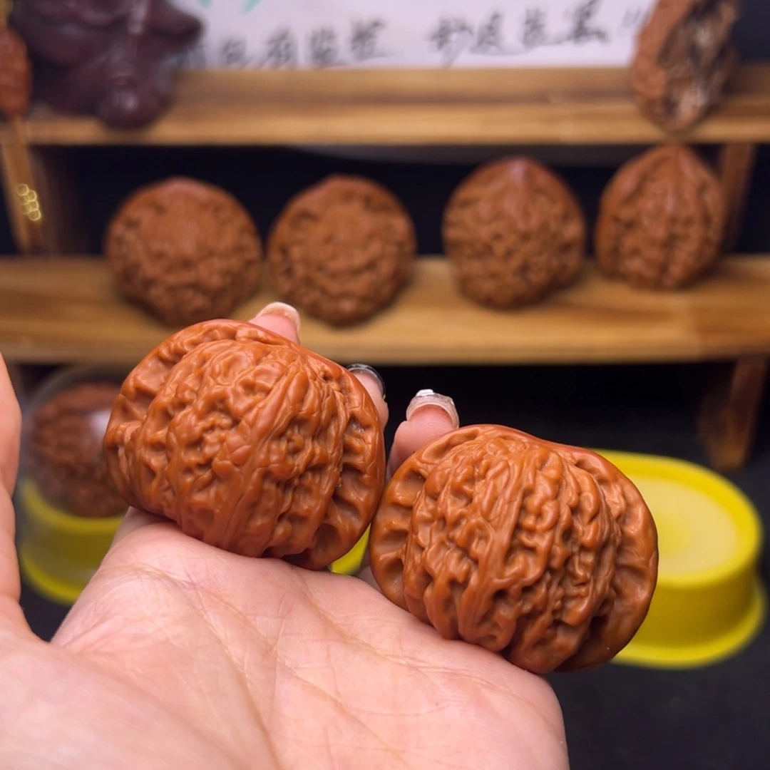 黄***晨把件桃核白狮子福利
