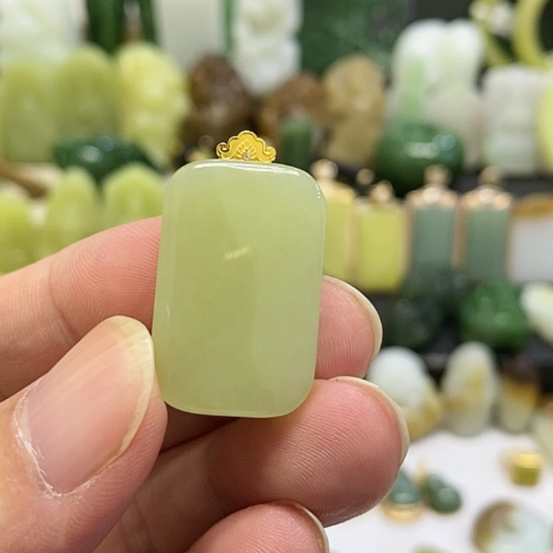 【闪购商品】颈饰18K金镶嵌和田玉