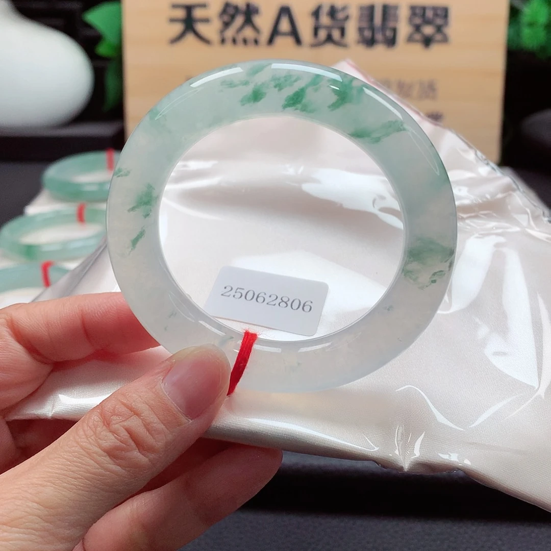 未镶嵌手镯（圆镯）翡翠105号，天然A货翡翠手镯