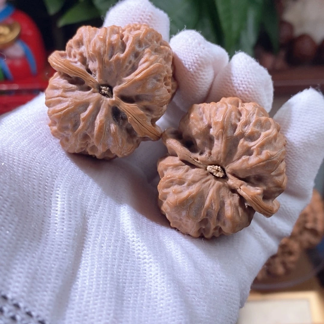 文玩核桃吊坠古*金钟