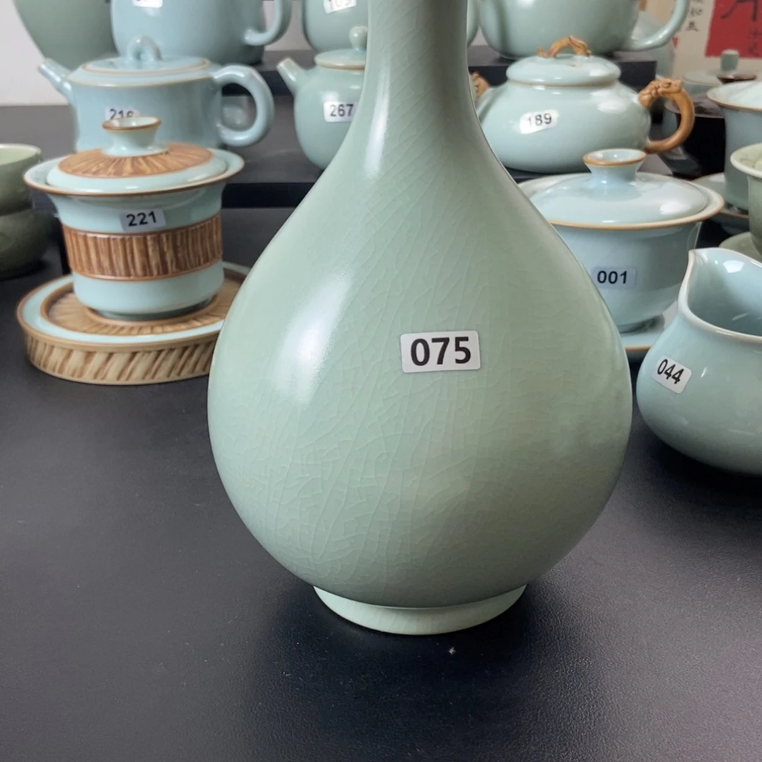 微瑕仿古釉玉壶春瓶