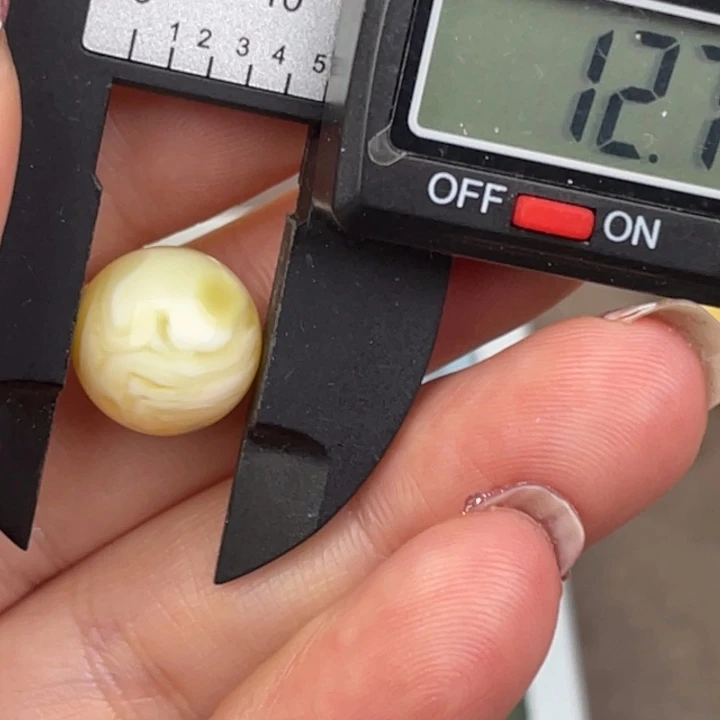 蜜蜡未镶嵌裸石微瑕846