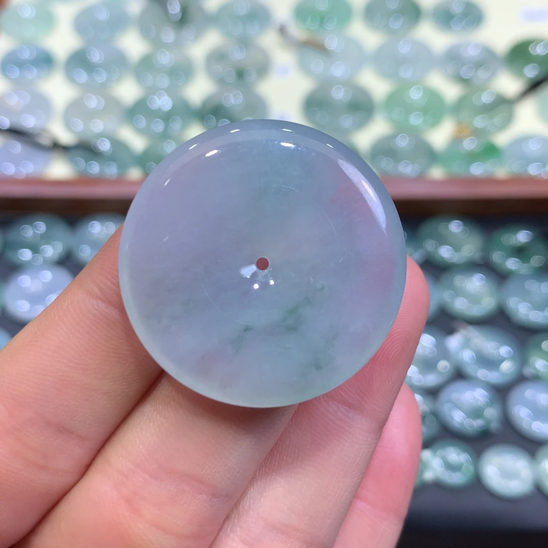 翡翠颈饰未镶嵌平安扣