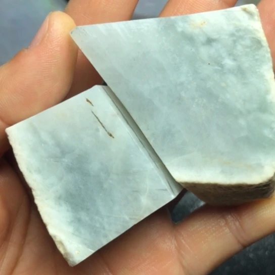 翡翠未镶嵌颈饰裸石