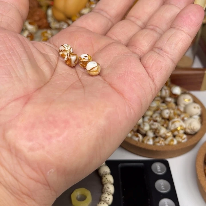 琥珀裸石未镶嵌杨*慧33号