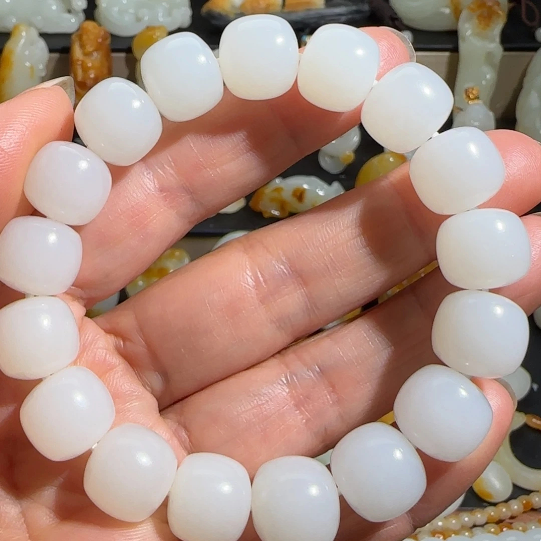 c***r和田玉未镶嵌手链