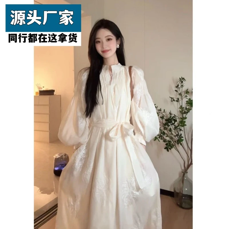 梵乐芬2025春夏秋法式刺绣温柔风宽松显瘦灯笼袖气质绝美仙女长裙
