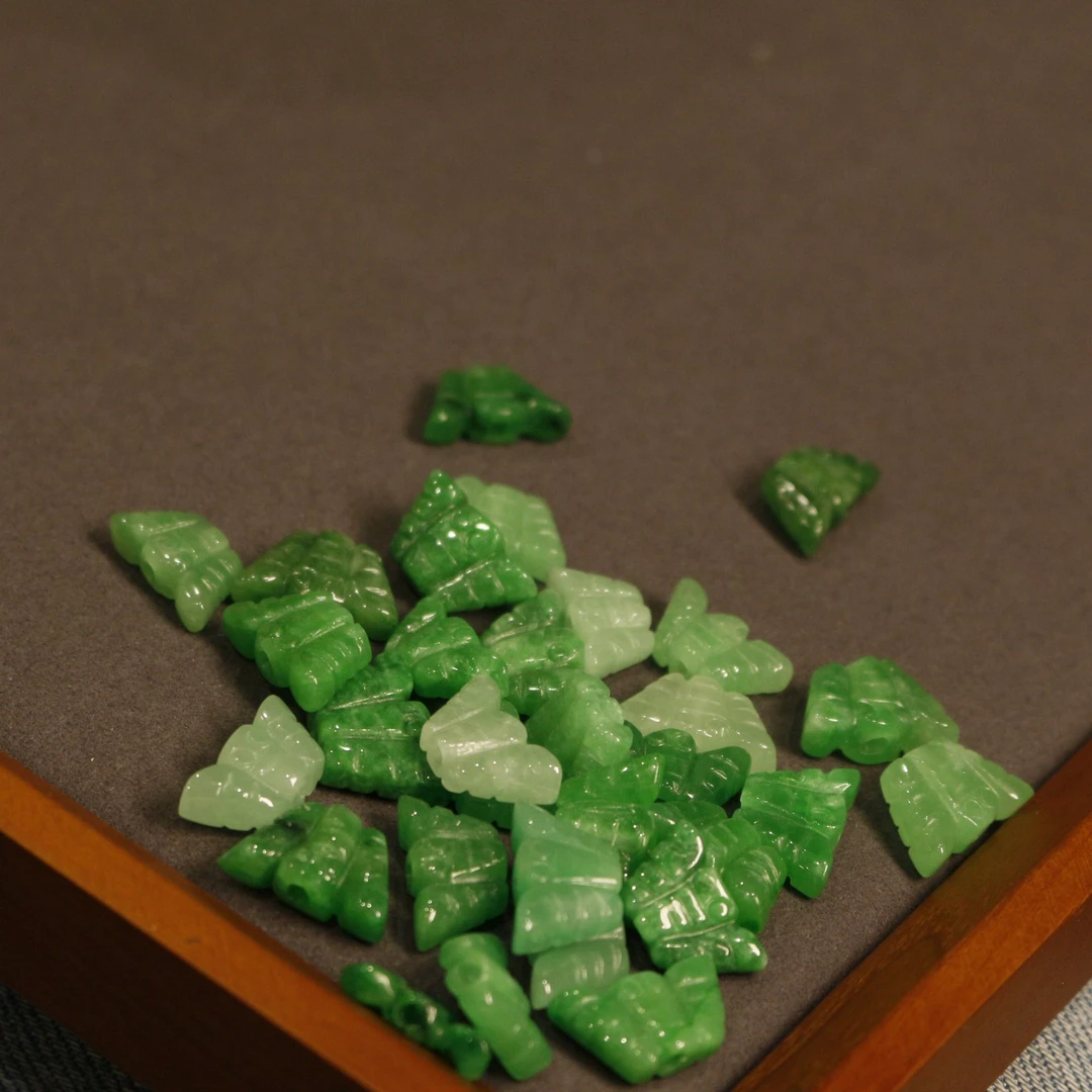 【鹿鹿珠宝】天然翡翠蝴蝶雕刻小配饰两个P027