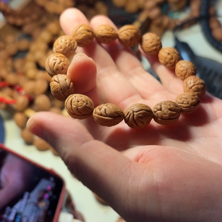 默***桃核吊坠桃核手工制作工艺