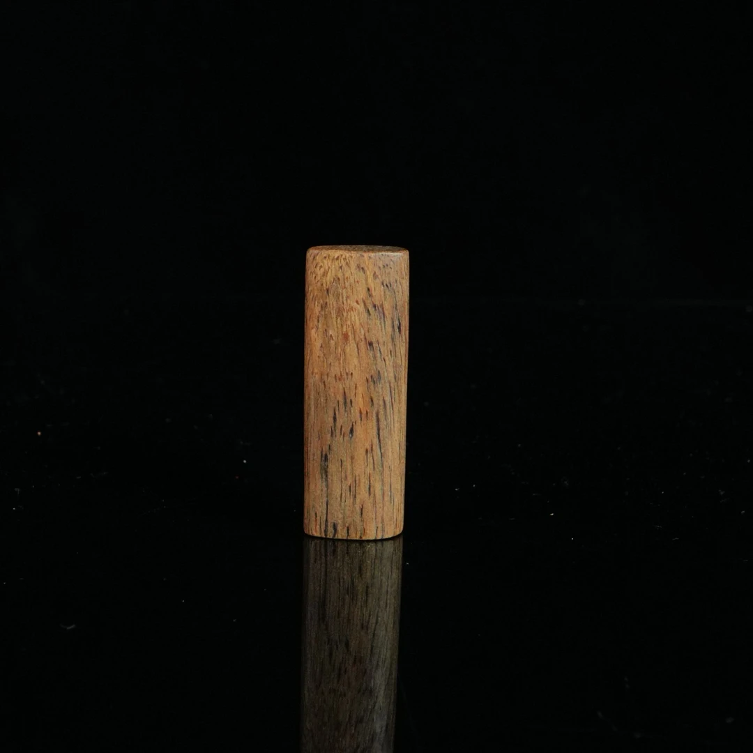 A9064 文莱黑棋沉香吊坠 4.23x1.48x0.66cm 3.26g