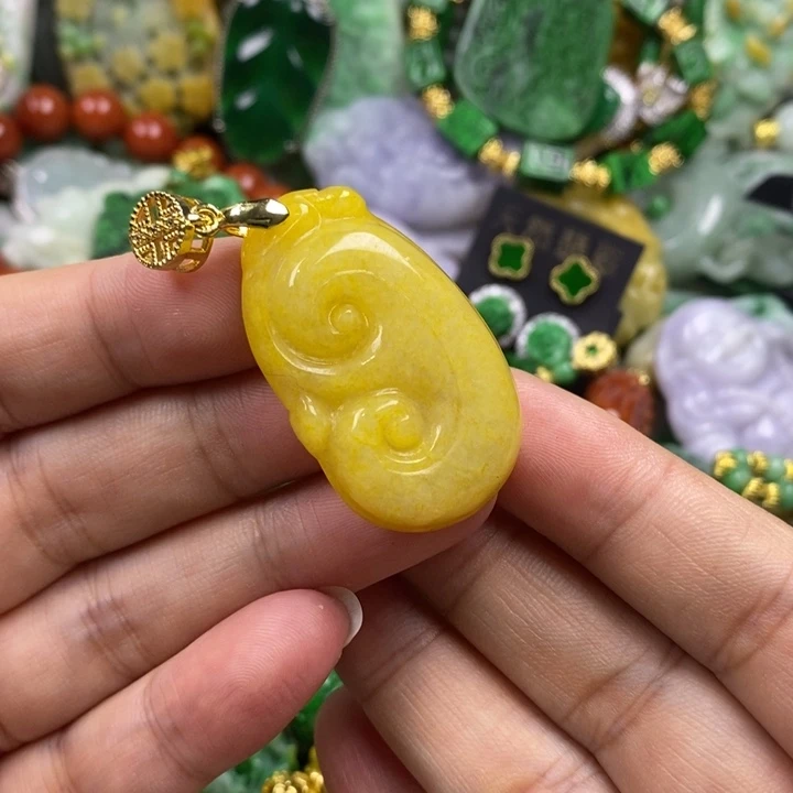 翡翠未镶嵌吊坠(赠链)