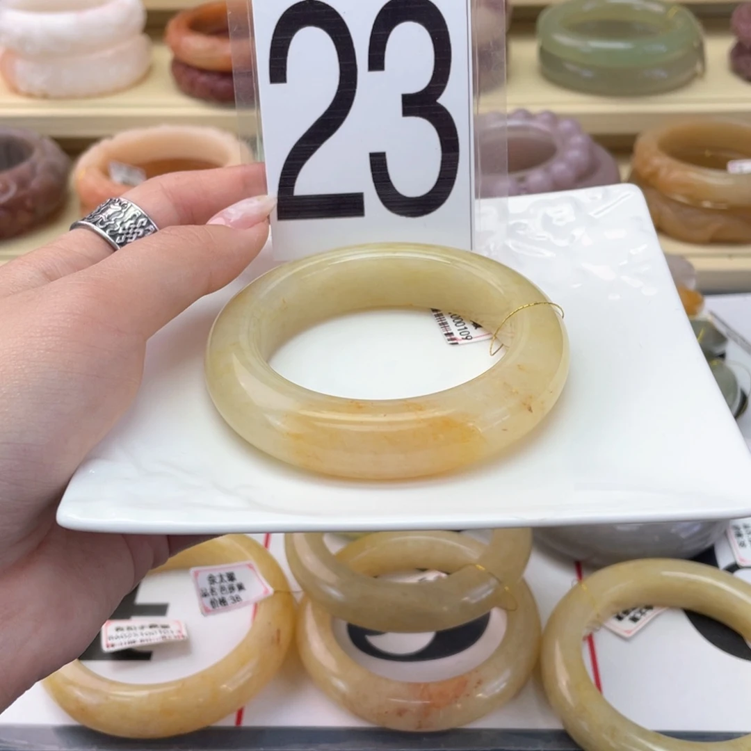 石英岩玉未镶嵌手镯