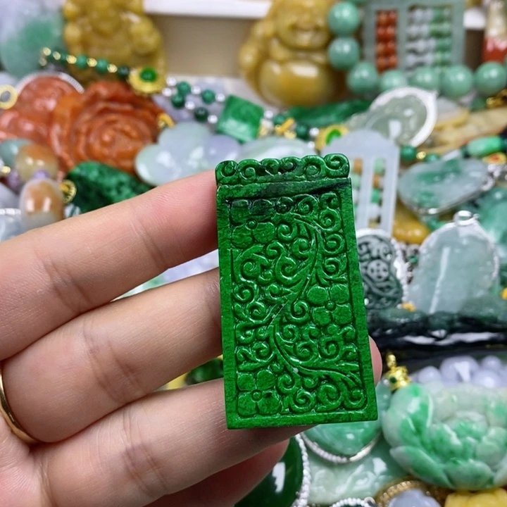 翡翠吊坠(赠链)未镶嵌珞*