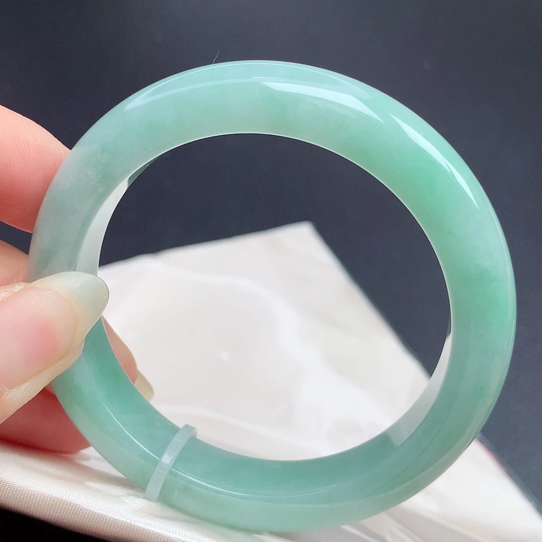 翡翠手镯未镶嵌53.6圈口