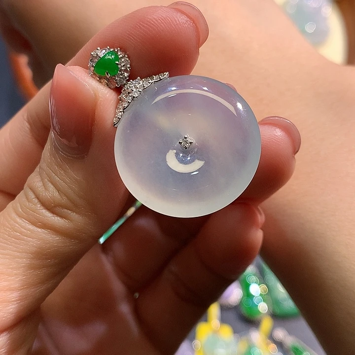 翡翠吊坠(不含链)18K金镶嵌