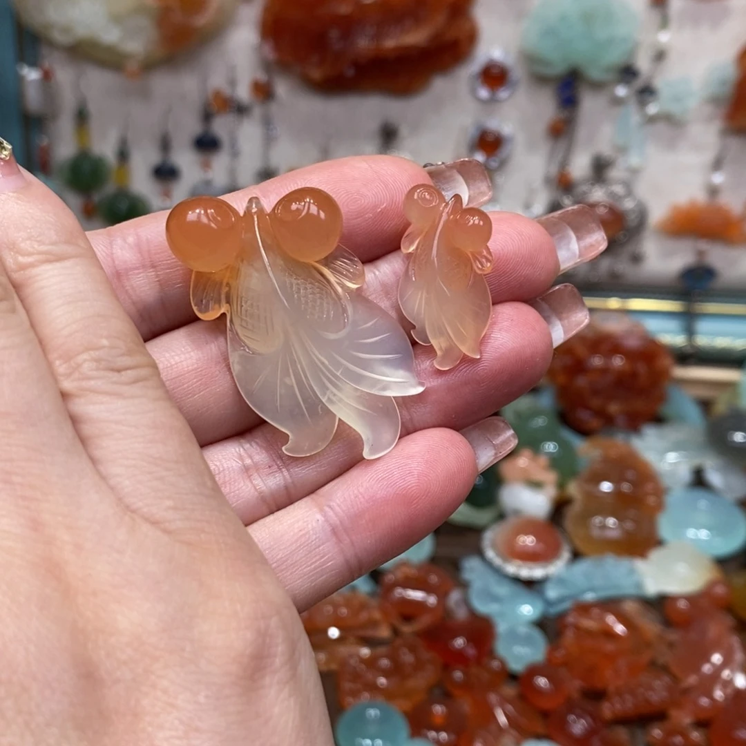 蛇纹石玉颈饰未镶嵌、**?吊坠