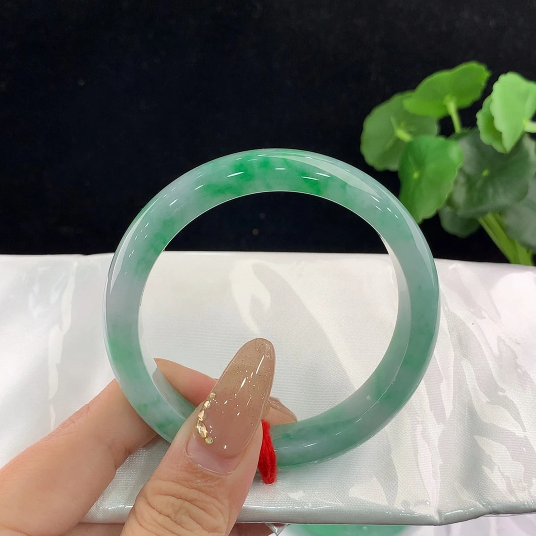 瑰****翡翠手镯未镶嵌正59