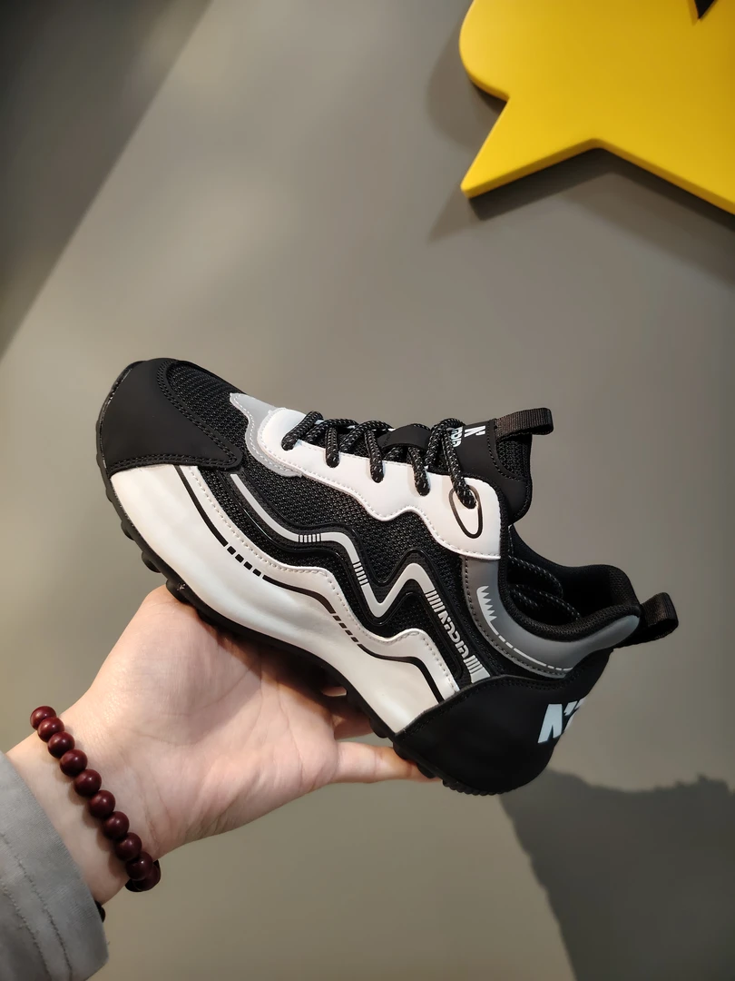 纳迪亚新品运动鞋  上脚舒服 简单大气